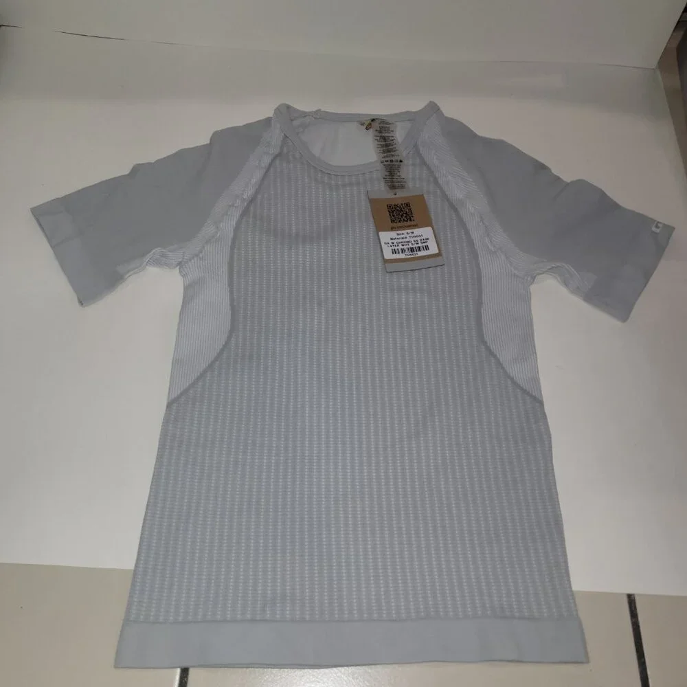 Giro Women's Chrono Short Sleeve Base Layer, White, Size S/M Retail $75 - Picture 2 of 12